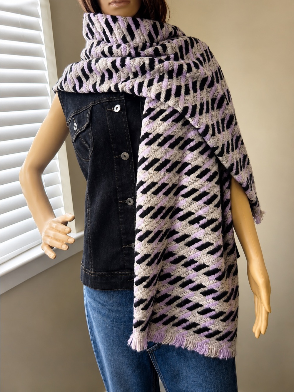 Cold Morning Houndstooth Scarf by Pretty Simple